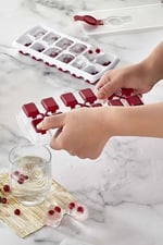 Deconox 2 Adet Silikon Tabanlı Buzluk, 12'li Buz Kalıbı, Silikon Tabanlı Buz Kalıbı, Pratik ve Esnek Silikon Tabanlı Buzluk Seti - İçeceklerinizi Serin Tutun!