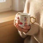 Deconox Gold Saplı Porselen Kalp Kupa - 400 ml Büyük Boy Lüks Tasarım - 4 Farklı Modelden Biri (Sürpriz/Asorti) - Altın Yaldızlı Şık Hediyelik Mug