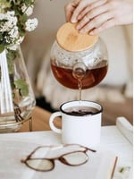 Deconox Vakumlu Bambu Kapaklı Isıya Dayanıklı Borosilikat Cam Demlik, Süzgeçli (1000 ML) | Teapot.Deconox Vakumlu Bambu Kapaklı Borosilikat Cam Demlik – Süzgeçli ve Isıya Dayanıklı Teapot (1000 ML)