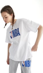 DeFacto Kadın DeFactoFit NBA Wordmark Oversize Fit Bisiklet Yaka Baskılı Kısa Kollu Tişört