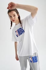 DeFacto Kadın DeFactoFit NBA Wordmark Oversize Fit Bisiklet Yaka Baskılı Kısa Kollu Tişört