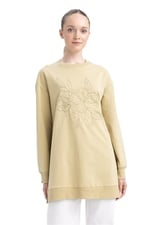DeFacto Kadın Regular Fit Bisiklet Yaka İşlemeli Sweatshirt Kumaşı Sweatshirt Tunik