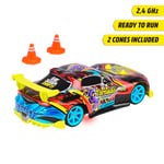 Dickie, 201104007, 2, 4 Ghz, Drift İşlevi, 4Wd, Şasi Lambalı, 2 Koni, Usb Şarjlı ile 60 Dakika Dolum ve Sürüş 20 Dakika, 10 Km/Saat'e Varan Hız, 1:24, 22 cm