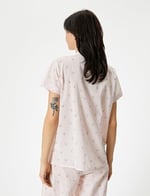 Düğmeli Pijama Üstü Çiçekli Kısa Kollu Cepli