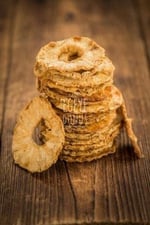 EGEYE DÖNÜŞ Şekersiz Ananas Meyve Kurusu Cipsi - 50 Gr. (Yüksek Aroma - Kokteyl Meyvesi - Katkı Koruyucu İçermez)