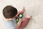 Fisher-Price Eğlen ve Öğren İzle ve Öğren Kumanda - çok dilli seri, eğitici içeriğiyle elektronik taklit oyuncağı, bebekler ve yürüme çağındaki çocuklar için HHH27