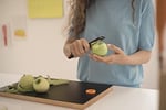 Fiskars Hareketli bıçaklı soyucu, uzunluk: 18 cm, çelik/plastik, fonksiyonel şekil, siyah/turuncu, 1014419