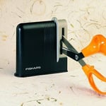 Fiskars Makas bileyici, sağ elini kullananlar için, seramik zımpara başlıkları/plastik gövde, siyah/gri, Clip-Sharp 1000812