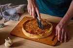 Fiskars pizza kesicisi ile yüksek kaliteli plastik-kesim parçası kesim, 19 cm, fonksiyonel form, siyah/turuncu, 1019533