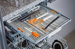 Fiskars Silikon fırça, uzunluk: 19 cm, plastik/silikon, turuncu/beyaz, fonksiyonel şekil, 1023614 - Seçenekler: Silikon fırça, Makarna kaşığı, Süzgeç kaşığı, Silikon pense