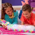 Furby DJ Furby Etkileşimli Oyuncak | Müzik, Işıklar, Hareket ve Oyunlar İçeren Süper Yumuşak Gökkuşağı Renkli Elektronik Pelüş | İngilizce ve Furbish Konuşur | 81 cm Uzunluk | 6 Yaş ve Üzeri