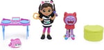 Gabby's Dollhouse Gabby ve kedi figürlü Cat-tivity seti, 2 aksesuar, sürpriz kutusu ve mobilya, 3 yaşından büyük çocuklar için uygundur