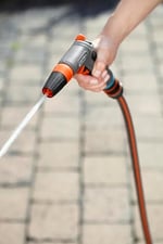 Gardena Comfort temizleme şırıngası: Temizlik ve püskürtme için su püskürtücü, darbe tetikleyici ve sürekli kilitleme, dona karşı dayanıklı (18303-20)