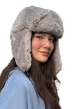 Gri Peluş Pilot Şapka – Kışlık Kulaklıklı Sıcak Tutan Yumuşak Kürk Şapka, Unisex Genç Model