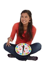 Hasbro Gaming Klasik Twister Oyunu | Çocuklar İçin Parti Oyunu | İç Mekânda Aktif Oyun Eğlencesi | 6 Yaş ve Üzeri | 2 veya Daha Fazla Oyuncu | Aile Oyunu