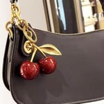HecticCore Kirsch-Bag Charm - Vielseitiger Schlüsselanhänger, Geldbörsenanhänger Glücksbringer, Personalisiertes Auto-Zubehör,modischer Taschen- oder Schlüssel-Accessoire für handtaschen