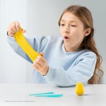 HEY CLAY Çılgın Hırsız Minyonlar 15 Kutulu Set - Çocuklar için Hava ile Kuruyan, Renkli ve Şekil Alan 15 Kutulu Kil Seti - Şekillendirme Aletleri ile Eğlenceli ve Etkileşimli Talimatlar Uygulaması