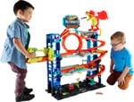 Hot Wheels 2 adet metal araba ile birlikte gelen, 50'den fazla 1:64 ölçekli araba için saklama alanına sahip, 4 katlı oyun pisti içeren Hot Wheels Şehri Yeni Ultimate Garaj ile ejderhayı yen, HKX48