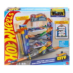 Hot Wheels Akrobasi Garajı Oyun Seti Hot Wheels Maceraya Başlangıç Garajı, 4 Katlı, 3-8 Yaş Arası Çocuklar İçin GNL70 GNL70