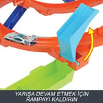 Hot Wheels Bumerang Çemberli Yarış Pisti Hot Wheels Bumerang Çemberli Yarış Pisti, 1:64 ölçekli oyuncak araba, kolayca saklanabilir HTK16