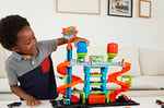 Hot Wheels Mega Araba Yıkama Kulesi Hot Wheels™ City Mega Araba Yıkama ile 1 adet Renk Değiştiren Arabalar™ aracı, çocuklar için oyuncak HDP05