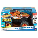 Hot Wheels Monster Trucks RC 1:24 Tiger Shark Uzaktan Kumandalı Araç HNV03 | 1:24 Ölçekli Büyük Boy Kamyon Off-Road Lastikleri ile Her Yerde Sürmek, HNV03