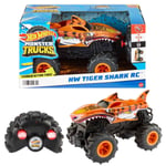 Hot Wheels Monster Trucks RC 1:24 Tiger Shark Uzaktan Kumandalı Araç HNV03 | 1:24 Ölçekli Büyük Boy Kamyon Off-Road Lastikleri ile Her Yerde Sürmek, HNV03