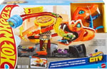 Hot Wheels Pizza Dükkanında Kobra Macerası Oyun Seti Hot Wheels Pizza Dükkanında Kobra Macerası Oyun Seti ve 1:64 ölçekli oyuncak araba HTN81
