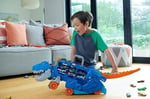 Hot Wheels Şehri Ultimate T-Rex Tır, T-Rex'e Dönüşür, Yarış Pisti İçerir, Işıklı ve Sesli, 20+ 1:64 Ölçekli Araba için Depolama Alanı, HNG50