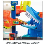 Hot WheelsKöpek Balığından Kaçış™ Oyun Seti Hot Wheels™ City Köpek Balığından Kaçış oyun seti, 4 yaş ve üzeri çocuklar için oyuncak HDP06