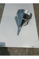 Huni Mazot,benzin, Yağ Aktarma Metal Süzgeçli 23 Cm Süzgeç Su Geçirmez Özelliktedir.