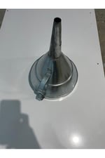 Huni Mazot,benzin, Yağ Aktarma Metal Süzgeçli 23 Cm Süzgeç Su Geçirmez Özelliktedir.