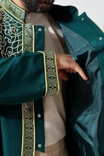 İhvan Online Yeşil Hakim Yaka Erkek Namaz Elbisesi Şerit Nakış İşlemeli İmam Cübbesi