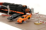 Jada Toys Hızlı ve Öfkeli Tren Sahnesi - Diorama 2 Nano Model Araba (Dodge Charger ve Toyota Supra), Tren ve Hızlı ve Öfkeli Filminin Final Yarış Sahnesi için Aksesuarlar Dahil, 8 Yaş ve Üzeri