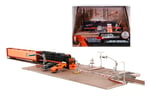 Jada Toys Hızlı ve Öfkeli Tren Sahnesi - Diorama 2 Nano Model Araba (Dodge Charger ve Toyota Supra), Tren ve Hızlı ve Öfkeli Filminin Final Yarış Sahnesi için Aksesuarlar Dahil, 8 Yaş ve Üzeri
