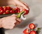 Joseph Joseph Tweezy 2'si 1 arada Kiraz Zeytin Pitter ve Çilek Huller, yerden tasarruf sağlayan depolama, BPA içermez