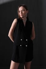 Kadın Kruvaze Kapama Kolsuz Şortlu Blazer Tulum | Düğmeli Yazlık & Mevsimlik Şık Tulum