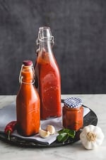Kilner Kare Klipsli Üst Şişe, Sıvıları Korumak ve Saklamak için Hava Geçirmez Conta, Yeniden Kullanılabilir ve Bulaşık Makinesinde Yıkanabilir, 34 Sıvı Ons