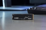 Kingston KC3000 PCIe 4.0 NVMe M.2 SSD - Masaüstü ve dizüstü bilgisayarlar için yüksek performanslı bellek -SKC3000S/1024G Siyah 1024GB - Seçenekler: 1024GB, 2048GB, 4096GB