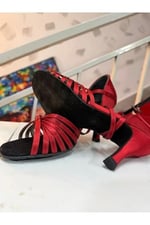 KIRMIZI İNCİ-SATEN, LATİN -SALSA-TANGO DANS VE SALON AYAKKABISI 8.5 CM 13 PONT KAPALI TOPUK - Bedenler: 39 EU, 40 EU