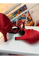 KIRMIZI İNCİ-SATEN, LATİN -SALSA-TANGO DANS VE SALON AYAKKABISI 8.5 CM 13 PONT KAPALI TOPUK - Bedenler: 39 EU, 40 EU
