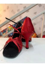 KIRMIZI İNCİ-SATEN, LATİN -SALSA-TANGO DANS VE SALON AYAKKABISI 8.5 CM 13 PONT KAPALI TOPUK - Bedenler: 39 EU, 40 EU
