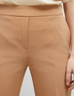 Kısa Paça Yırtmaçlı Pantolon