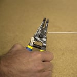 Klein Tools 11055 Klein Tools Kavisli Kablo Sıyırma Pensesi/Tel Kesici, Sarı Şeritli Mavi, 10-20 ga., 10-18 AWG Masif, 12-20 AWG, Kıvrılmış