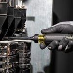 Klein Tools 32305 çok uçlu cırcırlı tornavida, 15'i 1 arada alet, yıldız, düz, dört köşeli, Torx ve kombi uçlar ve 1/4 inç lokma anahtar