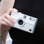 KODAK EKTAR H35N Yarım Çerçeve Film Kamera, 35 mm, Yeniden Kullanılabilir, Odaksız, Ampul Fonksiyonu, Dahili Yıldız Filtresi, Kaplamalı Geliştirilmiş Lens (Film ve AAA Pil Dah - Seçenekler: Paket, Tek