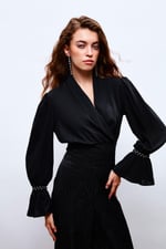 Kol Aksesuar Detaylı Bluz - Siyah