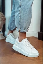 Kotan Kadın Beyaz Bağcıklı Inci Detaylı Kalın Taban Günlük Spor Sneaker Ayakkabı | Yuvarlak Burunlu | Lüks Tasarım | Rahat ve Şık | Dayanıklı | Uzun Süre Şeklini Korur
