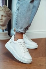 Kotan Kadın Beyaz Bağcıklı Inci Detaylı Kalın Taban Günlük Spor Sneaker Ayakkabı | Yuvarlak Burunlu | Lüks Tasarım | Rahat ve Şık | Dayanıklı | Uzun Süre Şeklini Korur