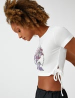 Koton Crop Tişört Uzak Doğu Baskılı Kısa Kollu Bağlama Detaylı T-Shirt Kadın